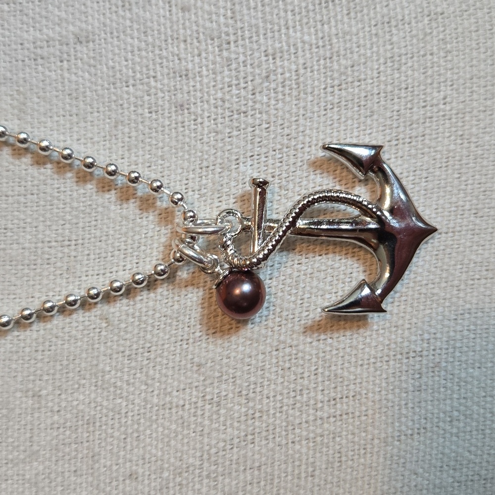 Vantel Pearls Anchor Pendant Single Pearl Necklace